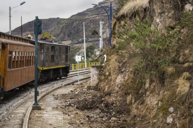 Nariz del Diablo tren gezisi Alausi Ekvador