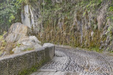 Middel dağ taş yol