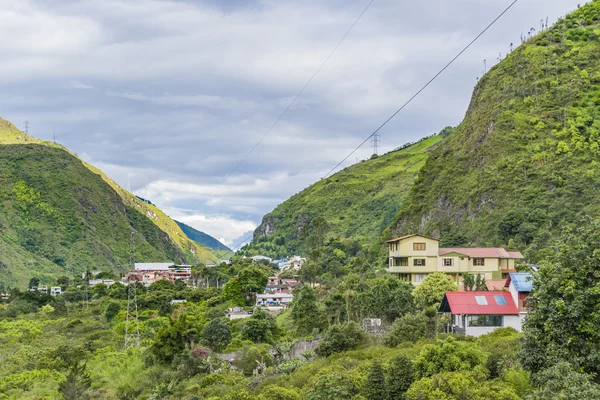 Casas en Montañas con Hoja en Banos, Ecuador —  Fotos de Stock