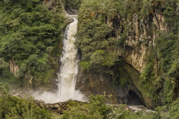 Kaskade im tropischen Wald in Banos, Ecuador — Stockfoto