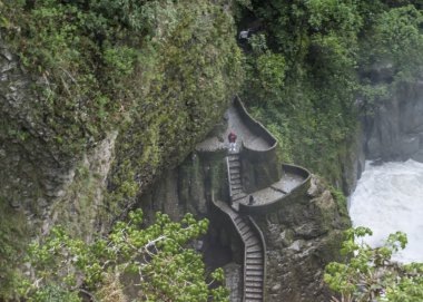 Pailon del Diablo Cascade