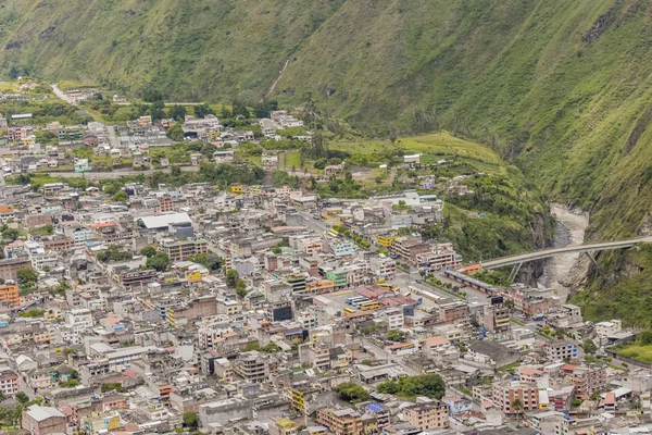 Flygfoto över Banos stad, Ecuador — Stockfoto