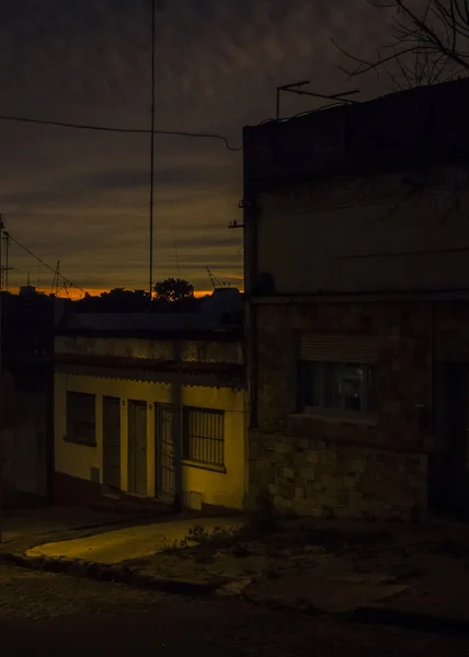 Cena urbana ao pôr do sol em Montevidéu Uruguai — Fotografia de Stock