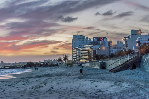 Zonsondergang scène bij strand Montevideo Uruguay — Stockfoto