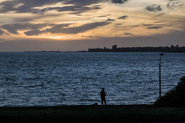 Gün batımı Montevideo Uruguay Nehri plaka Nehri — Stok fotoğraf