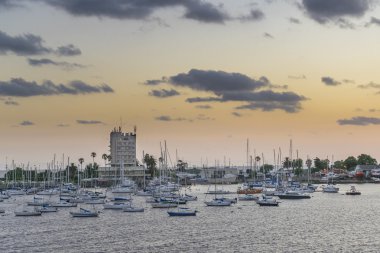 River Sunset Scene Montevideo Uruguay 'da Yelkenli