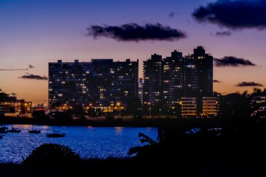 Montevideo Cityscape olay yerinde Twilight