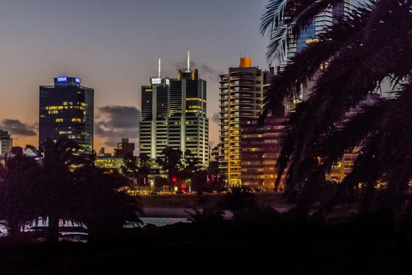 Cena da paisagem urbana de Montevidéu no Crepúsculo — Fotografia de Stock