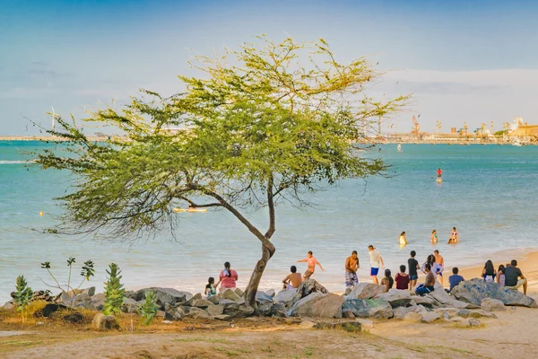 Ludzie w Brazil1 Beach w Fortaleza — Zdjęcie stockowe