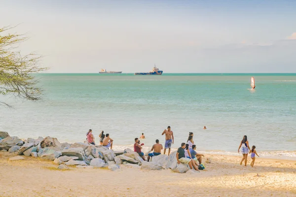 Menschen am Strand von fortaleza brazil1 — Stockfoto