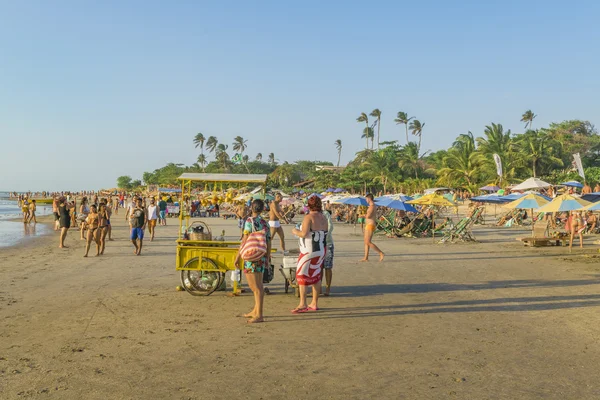 Pessoas na praia de Jericoacoara no Brasil — Fotografia de Stock