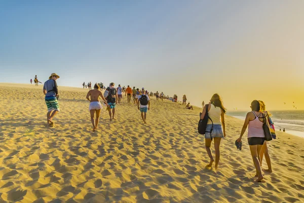 Peope Walking Verso Dune Jericoacoara Brasile — Foto Stock