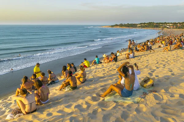 Gente en Top of Dune en Jericoacoara Beach —  Fotos de Stock