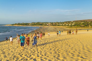 Dune Jericoacoara Plajı'nda en üstündeki insanlar
