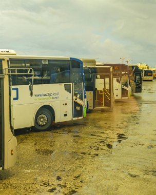 TEL AVIV, ISRAEL, Aralık 2019 - Sabah otobüsleri boş otobüs durağı, tel aviv, İsrail