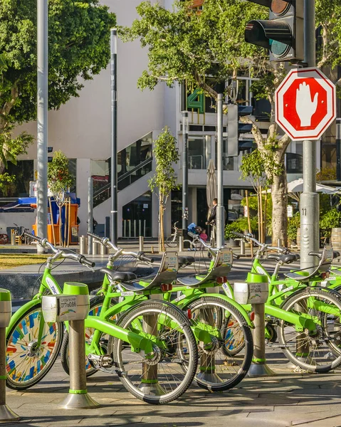 Tel Aviv Israel Dezembro 2019 Bicicletas Públicas Estacionadas Famosa Avenida — Fotografia de Stock