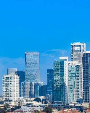Tel Aviv şehrinin güneşli hava manzaralı şehri, İsrail