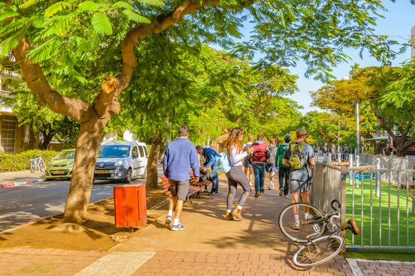 Tel Aviv Israel 12月 2019 イスラエルのテルアビブ市で有名なロトシルト歩行者天国の午後のシーン — ストック写真