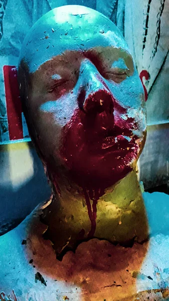 Ürkütücü Kanlı Kel Adam Kafa Heykel Sanatı — Stok fotoğraf