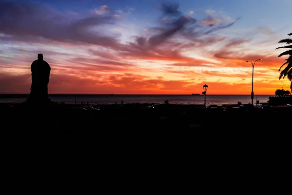 夜の都市沿岸の夕日のシルエットシーン モンテビデオ市 Uruguay — ストック写真