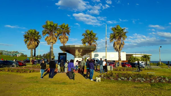 Montevideo Uruguay Wrzesień 2020 Ludzie Budowie Maszyn Informacji Turystycznej Okolicy — Zdjęcie stockowe
