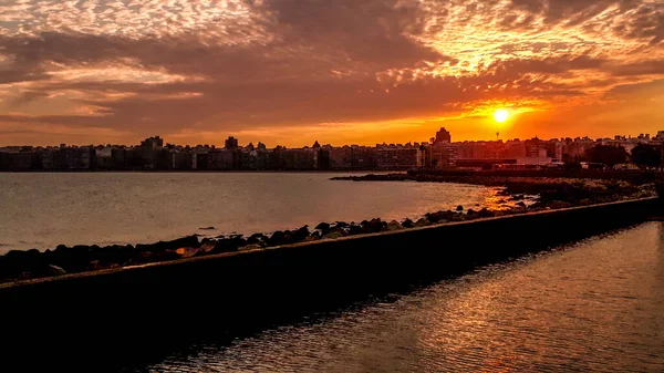 Nachtszene Bei Sonnenuntergang Der Stadt Montevideo Uruguay — Stockfoto
