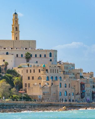 Eski Jaffa şehrinde güneşli bir gün sahnesi, İsrail