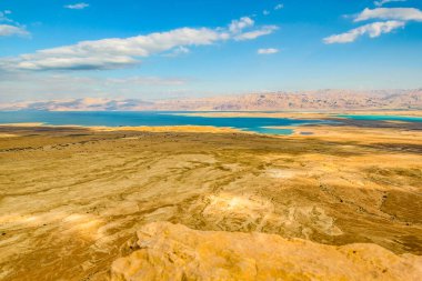 İsrail 'deki masa Milli Parkı' nda hava manzarası terk edilmiş kayalık bir arazi.