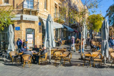 JERUSALEM, ISRAEL, ARALIK - 2019 - Kudüs 'teki açık hava barında.