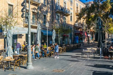 JERUSALEM, ISRAEL, ARALIK - 2019 - Kudüs 'teki açık hava barında.