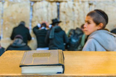 JERUSALEM, ISRAEL, ARALIK - 2019 - Ünlü ağlama duvarı, eski Kudüs şehri 