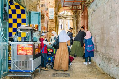JERUSALEM, ISRAEL, ARALIK - 2019 - Gıda standı Müslümanların bölgesi, eski Kudüs şehri