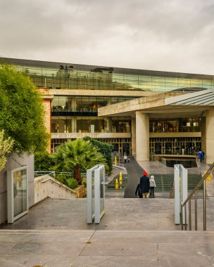 ATENS, GREECE, ARALIK - 2019 Akropolis Müzesi dış görünüş, Atina Şehri, Yunanistan