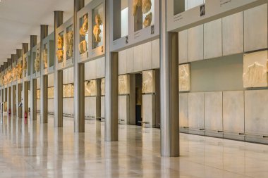 ATENS, GREECE, ARALIK - 2019 Akropol Müzesi Atina, Yunanistan