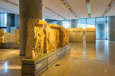 ATENS, GREECE, ARALIK - 2019 Akropol Müzesi Atina, Yunanistan