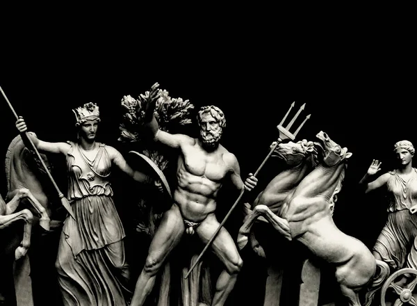 Alto Contrasto Greco Dea Scultura Sfondo Nero — Foto Stock