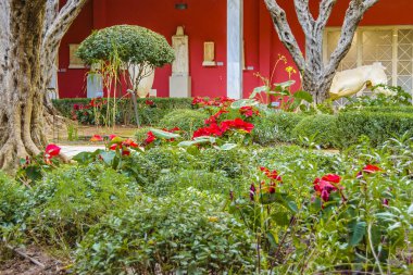 Atina arkeoloji müzesinin iç avlusu.