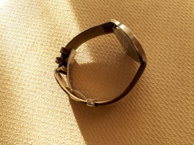 Ilık renkler iç sahne bilek kliğini izle.