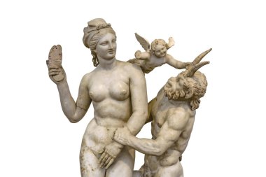 Beyaz arkaplanda izole edilmiş mitolojik heykel sahnesi