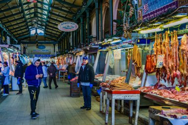 ATENS, GREECE, HAZİRAN - 2020 - Atina, Yunanistan 'daki geleneksel merkezi pazarın iç görünümü