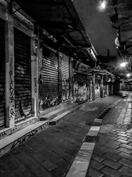 Atenas Grécia Janeiro 2020 Cena Noturna Urbana Vazia Mercado Pulgas — Fotografia de Stock