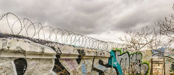 Αθηνα Ελλαδα Δεκεμβριοσ 2019 Γκράφιτι Στον Τοίχο Μονοπατιού Στην Περίφημη — Φωτογραφία Αρχείου