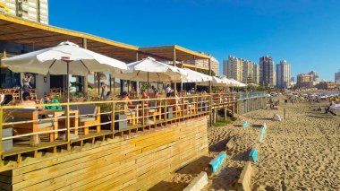 PUNTA DEL ESTE, URUGUAY, JANUARY - 2021 - Mansa sahilindeki liman restoranı, punta del este, uruguay