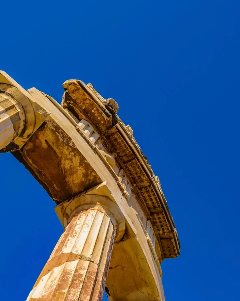 Scena Del Giorno Soleggiato Famoso Edificio Delfos Oracolo Grecia — Foto Stock