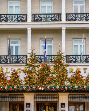 ATENS, GREECE, JANUARY - 2020 - Syntagma Meydanı 'ndaki dış cephe otel binası, Atina, Yunanistan