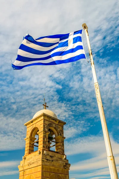 Grécia Bandeira Flamejante Além Campanário Santo Isidoro Santa Igreja Lycabettus — Fotografia de Stock