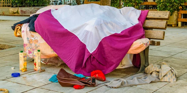 Atheny Grecja Styczeń 2020 Bezdomni Śpiący Parku Ateny Grecja — Zdjęcie stockowe