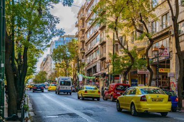 ATHENS, GREECE, ARALIK - 2019 - Ana Cadde, Atina, Yunanistan 'da şehir günü sahnesi 