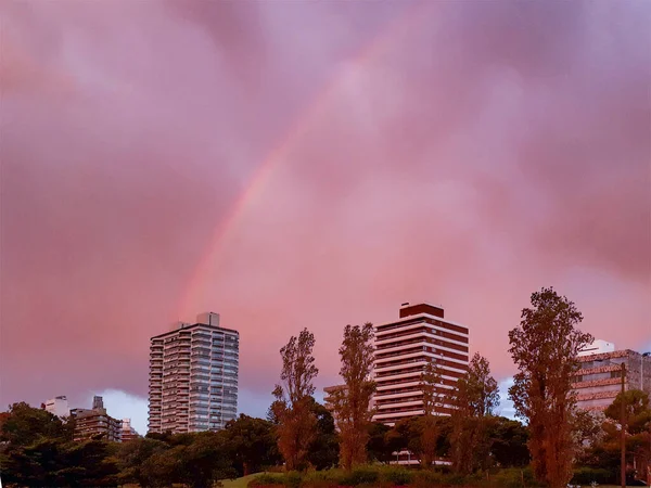 Urbane Szene Regenbogen Der Stadt Montevideo Uruguay — Stockfoto