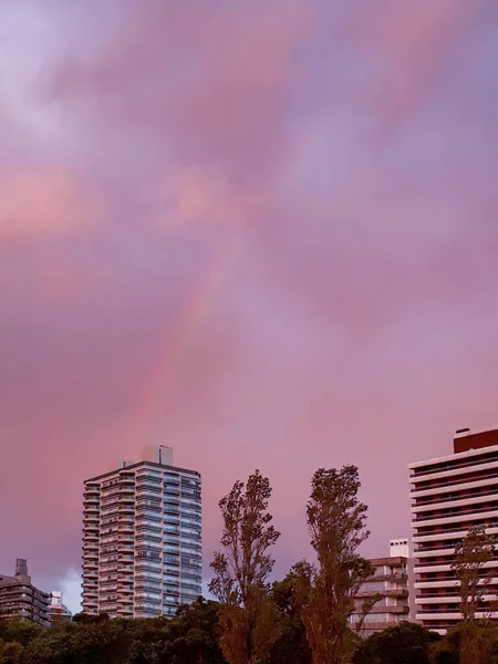 Arco Íris Cena Urbana Cidade Montevideo Uruguai — Fotografia de Stock